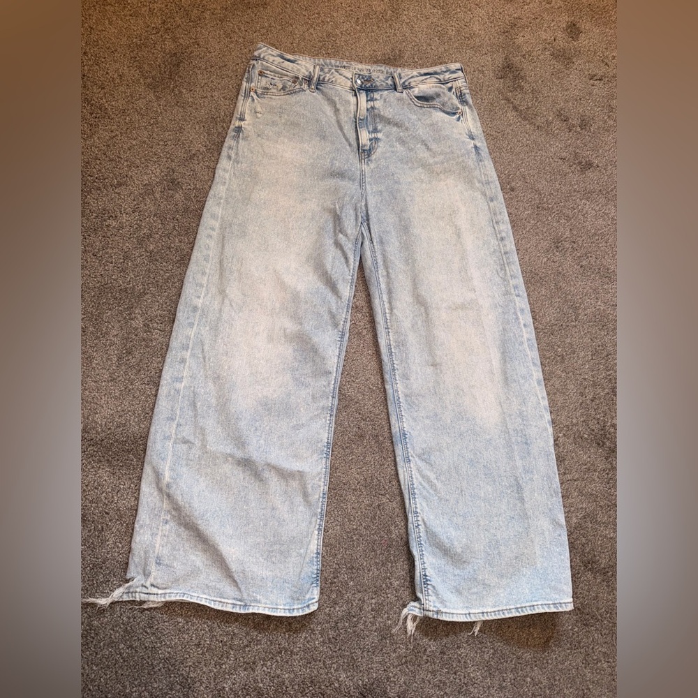 Woman’s size 12 American Eagle Outfitters Light Super High Rise Baggy Wide Leg